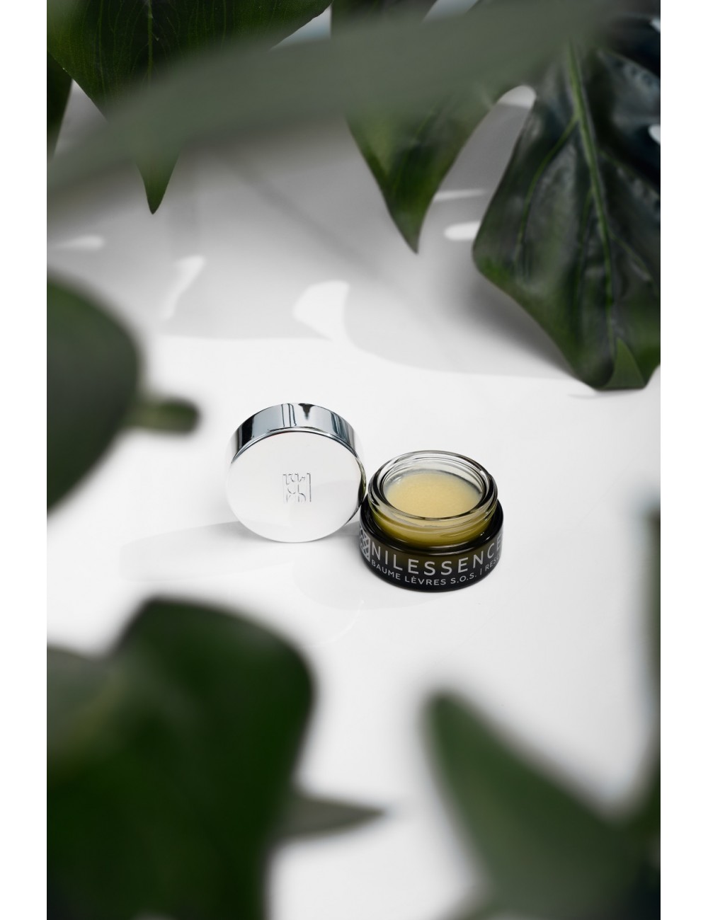 Nilessences balm za suhe in poškodovane in razpokane ustnice s krokodiljim oljem